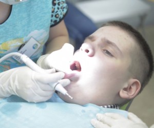 Посещение стоматологической клиники ребенком с аутизмом без наркоза.